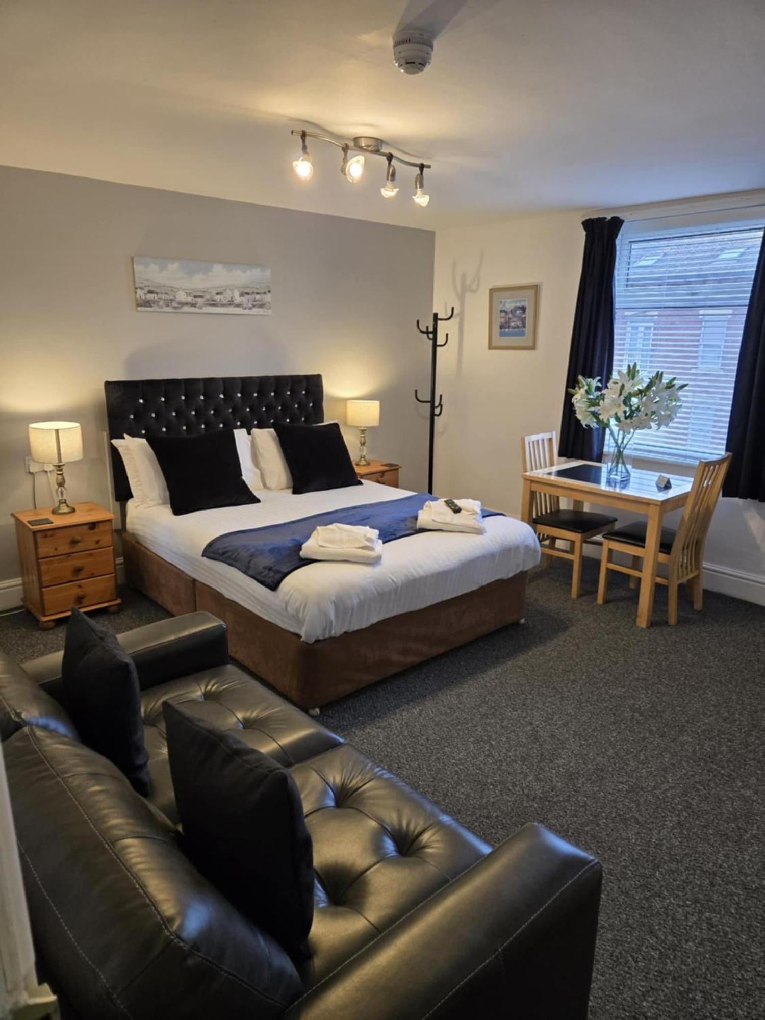 Q - Guest house Blackpool